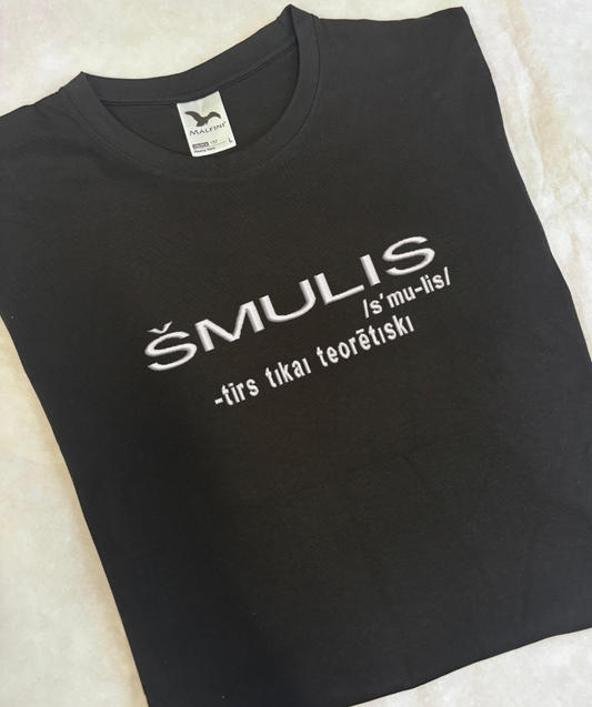 Unisex apģērbs ar izšuvumu Šmulis melnā krāsā