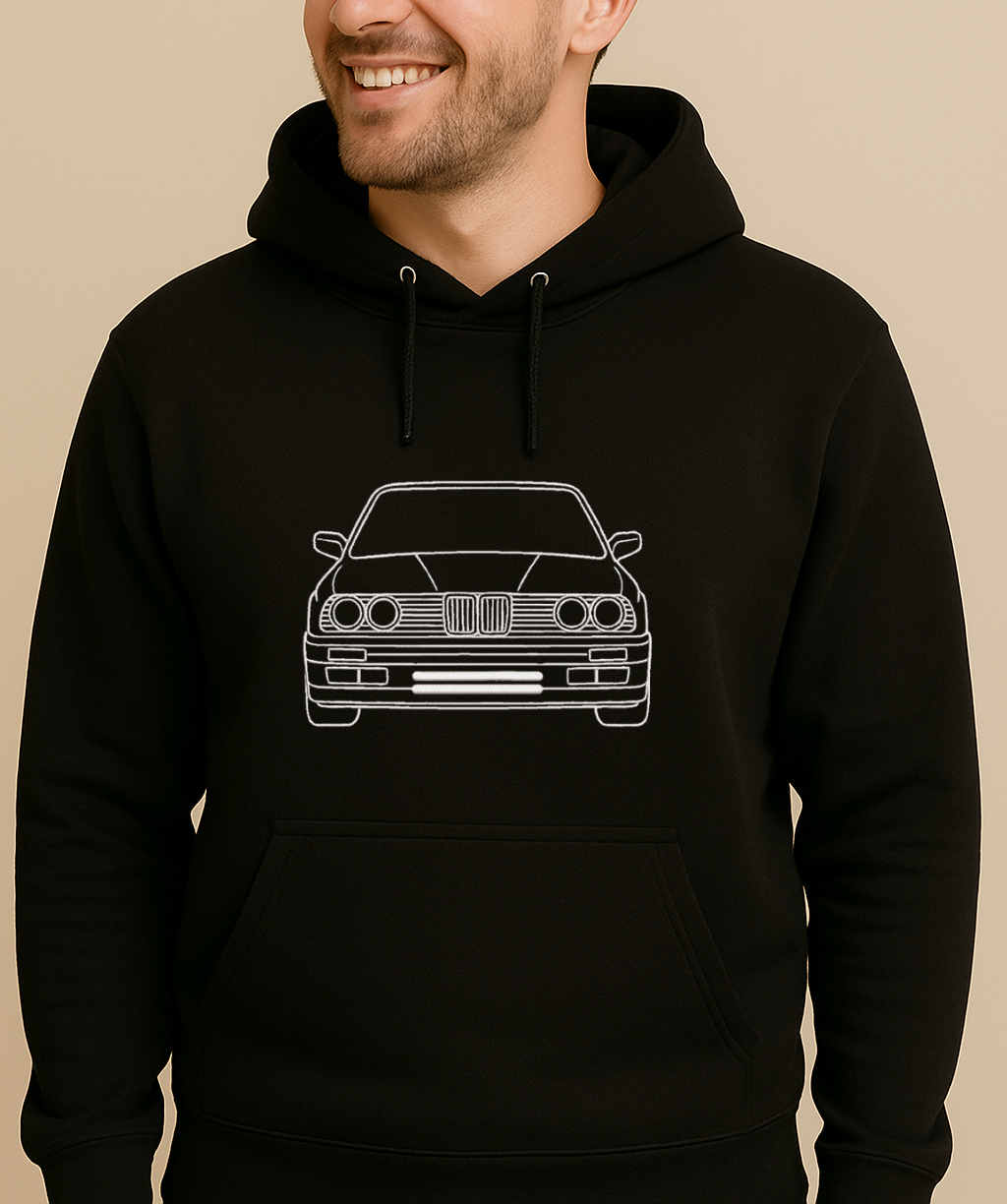 Unisex hūdijs ar auto silueta izšuvumu, skats no priekšas