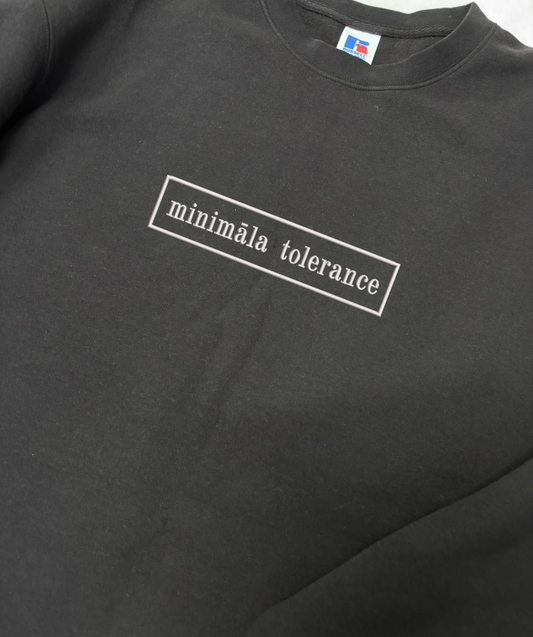 Unisex džemperis ar izšūtu tekstu