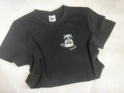 Jenota izšuvums uz unisex T-krekla