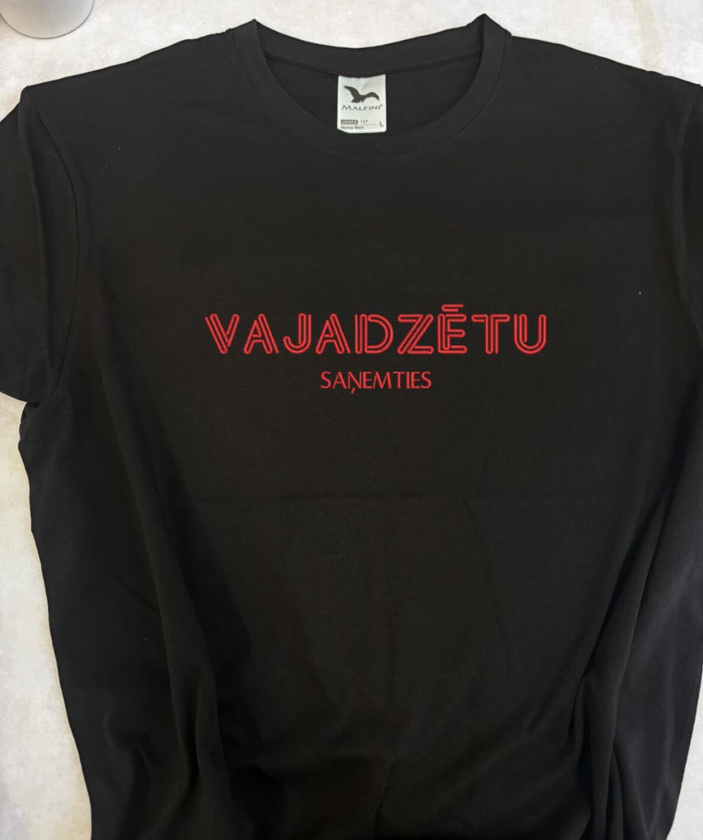 Unisex tkrekls ar humoristisku izšuvumu “Vajadzētu saņemties”